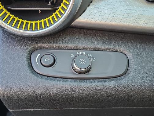 Mosaic Black Metallic 2024 Chevrolet Trax LT