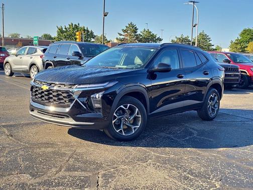 Mosaic Black Metallic 2024 Chevrolet Trax LT