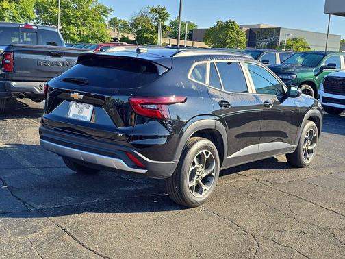 Mosaic Black Metallic 2024 Chevrolet Trax LT