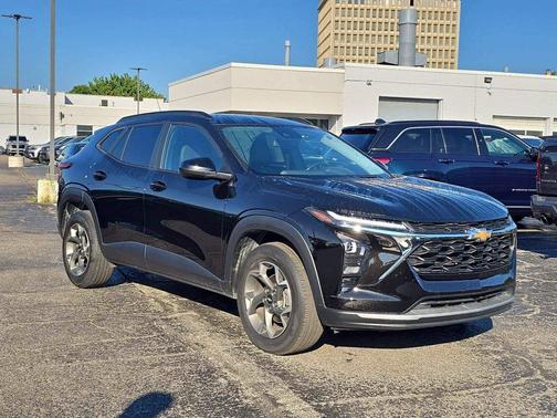 Mosaic Black Metallic 2024 Chevrolet Trax LT