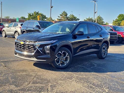 Mosaic Black Metallic 2024 Chevrolet Trax LT