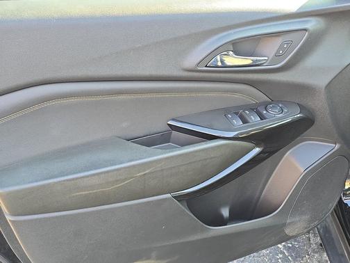 Mosaic Black Metallic 2024 Chevrolet Trax LT