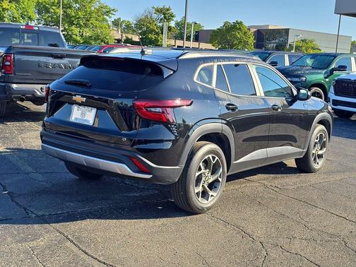Mosaic Black Metallic 2024 Chevrolet Trax LT