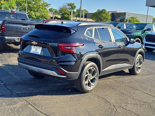 Mosaic Black Metallic 2024 Chevrolet Trax LT