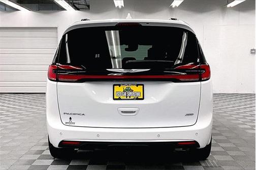 2022 Chrysler Pacifica L
