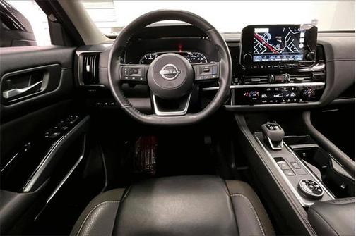 2025 Nissan Pathfinder SL 4WD