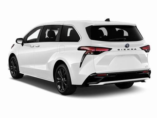 2022 Toyota Sienna XSE 7 Passenger