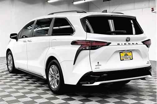 2022 Toyota Sienna XSE 7 Passenger