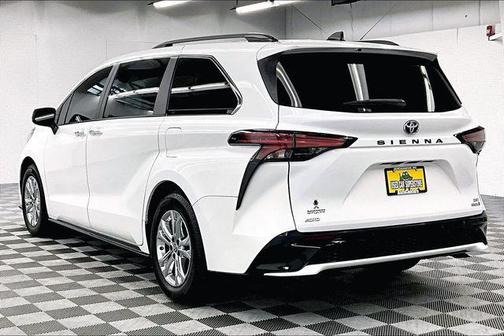 2022 Toyota Sienna XSE 7 Passenger