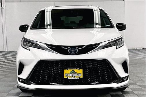 2022 Toyota Sienna XSE 7 Passenger