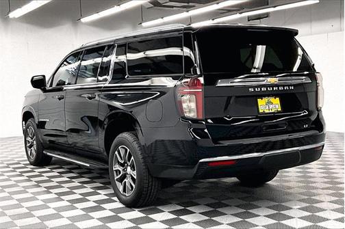 2023 Chevrolet Suburban LT
