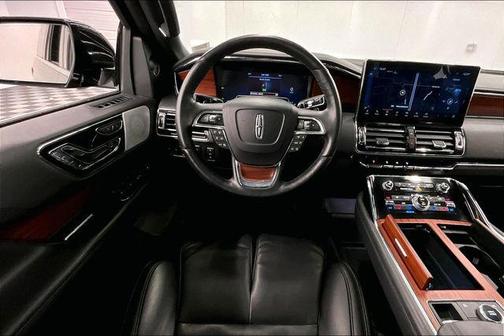 Infinite Black Metallic Clearcoat 2024 Lincoln Navigator Reserve