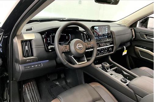 2025 Nissan Pathfinder Platinum 4WD