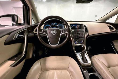 White Diamond Clearcoat 2014 Buick Verano Leather Group