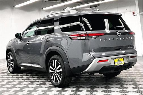 2025 Nissan Pathfinder Platinum FWD