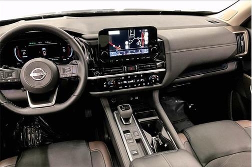 2025 Nissan Pathfinder Platinum FWD