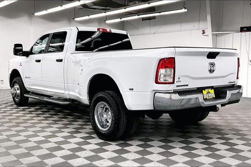 2024 RAM 3500 Big Horn Crew Cab 4x4 8' Box