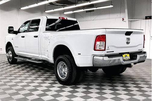 2024 RAM 3500 Big Horn Crew Cab 4x4 8' Box