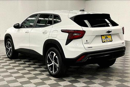 Summit White 2024 Chevrolet Trax FWD 1RS