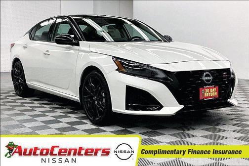 Pearl White/Super Black 2026 Nissan Altima SR FWD