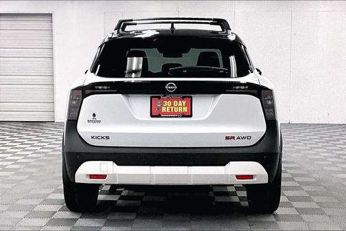 Aspen White/Super Black 2026 Nissan Kicks SR