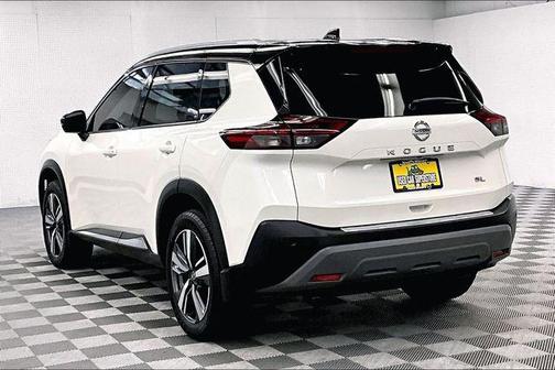Pearl White Tricoat/Super Black 2021 Nissan Rogue SL