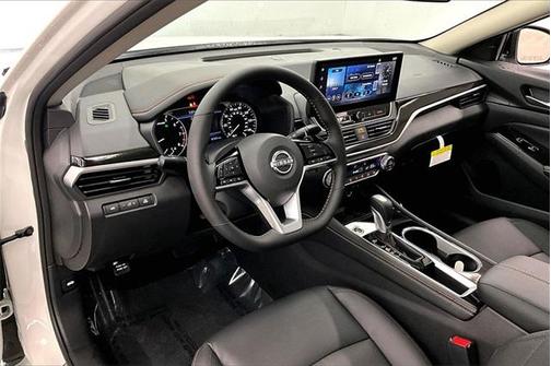 2025 Nissan Altima SR FWD