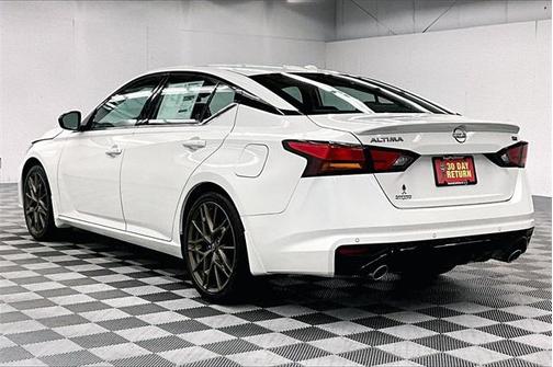 2025 Nissan Altima SR FWD