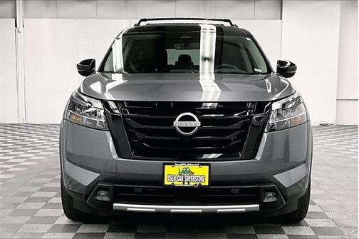 2024 Nissan Pathfinder Platinum FWD