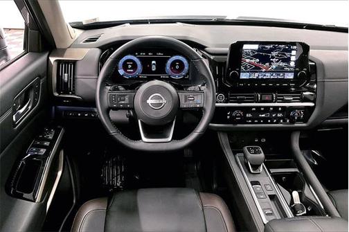 2024 Nissan Pathfinder Platinum FWD