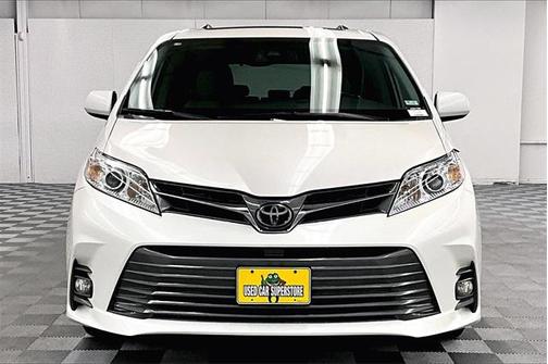 2020 Toyota Sienna XLE