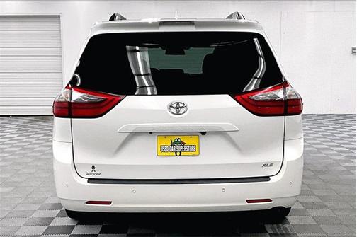 2020 Toyota Sienna XLE