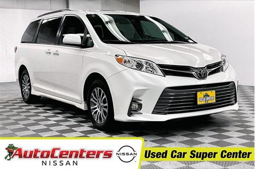 2020 Toyota Sienna XLE