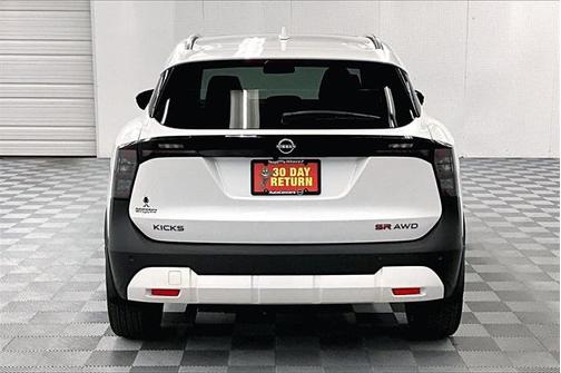 2025 Nissan Kicks SR