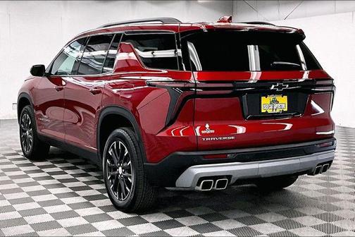 Radiant Red Tintcoat 2025 Chevrolet Traverse LT