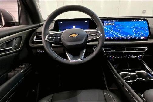 Radiant Red Tintcoat 2025 Chevrolet Traverse LT