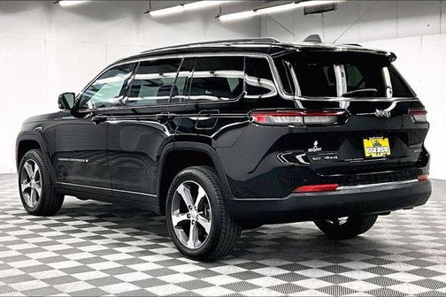 Diamond Black Crystal Pearlcoat 2023 Jeep Grand Cherokee L Limited