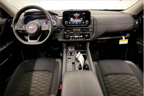 2025 Nissan Pathfinder S FWD