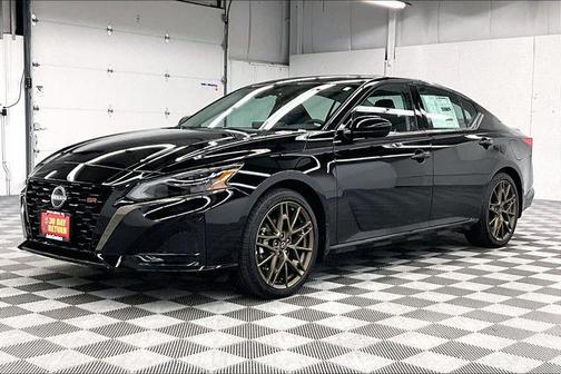 Super Black 2025 Nissan Altima SR FWD