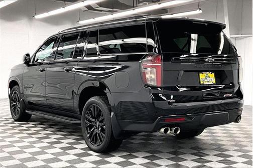2023 Chevrolet Suburban RST