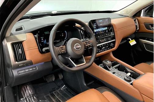 2025 Nissan Pathfinder Platinum 4WD