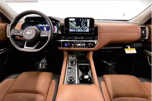 2025 Nissan Pathfinder Platinum 4WD