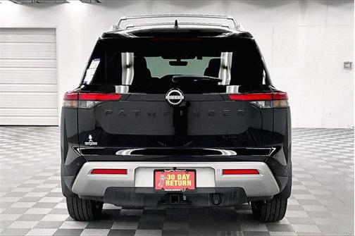 2025 Nissan Pathfinder Platinum 4WD