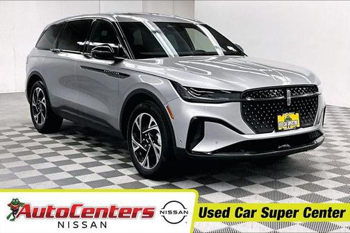 Silver Radiance Metallic Clearcoat 2024 Lincoln Nautilus Premiere