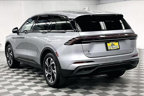 Silver Radiance Metallic Clearcoat 2024 Lincoln Nautilus Premiere