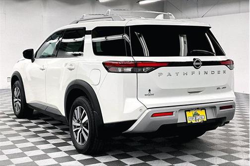 2023 Nissan Pathfinder SL 4WD