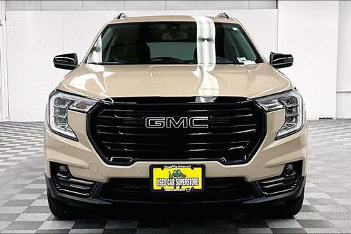Desert Sand Metallic 2023 GMC Terrain SLT