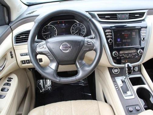 Photo 3 of 30 of 2019 Nissan Murano Platinum