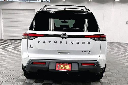 Everest White Pearl/Black 2026 Nissan Pathfinder Platinum