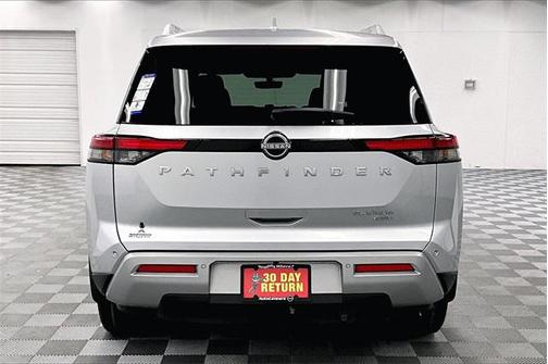 2025 Nissan Pathfinder Platinum 4WD